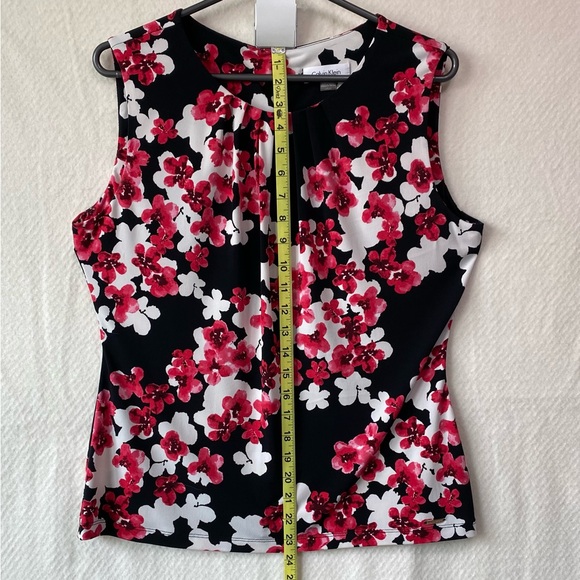 Calvin Klein Blouse - Crew Neckline - Sleeveless - Pleat Front - Large - Picture 2 of 5